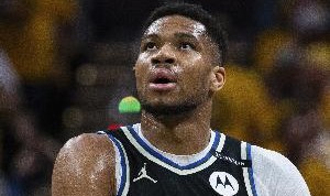 帕金斯：字母哥是独一无二的 他已经是史上前五的大前锋之一了