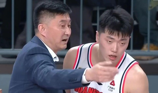 yl23455永利最新网址-广东男篮兵败，锋线大将被批不配合同，萨林杰引众怒徐杰状态堪忧
