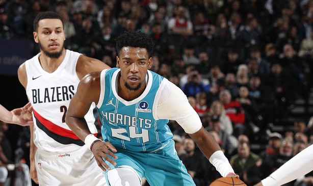 米勒23+9阿夫迪亚22+7 黄蜂客场险胜开拓者|北京|波特兰开拓者队|夏洛特黄蜂队|篮板|德尼·阿夫迪亚_新浪体育_新浪新闻