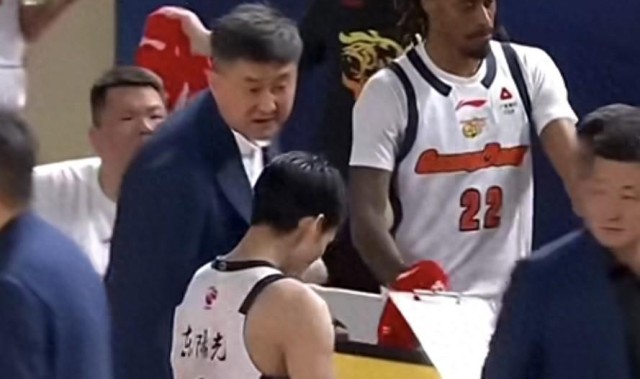 yl23455永利中国有限公司-不是张皓嘉！不是杜润旺！杜锋训斥2人10中0，奎因失误徐杰挨批