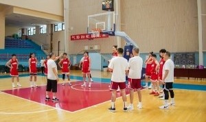 中国女篮结束第一周夏训 张子宇因为高原反应比较大还在逐渐适应