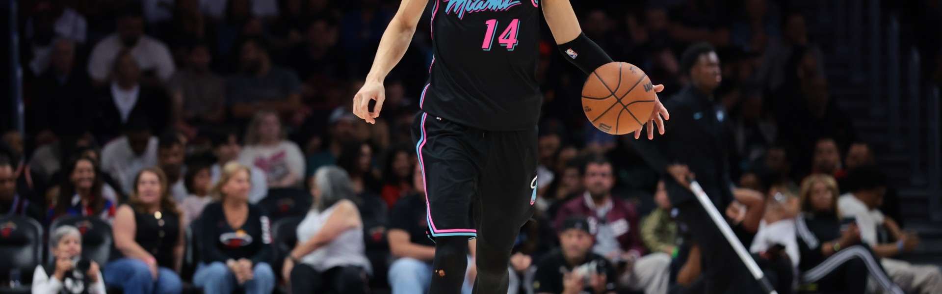 yl23455永利官网-热火迎战魔术 希罗&amp;鲍威尔&amp;韦尔&amp;亚库乔尼斯出战 维金斯缺阵